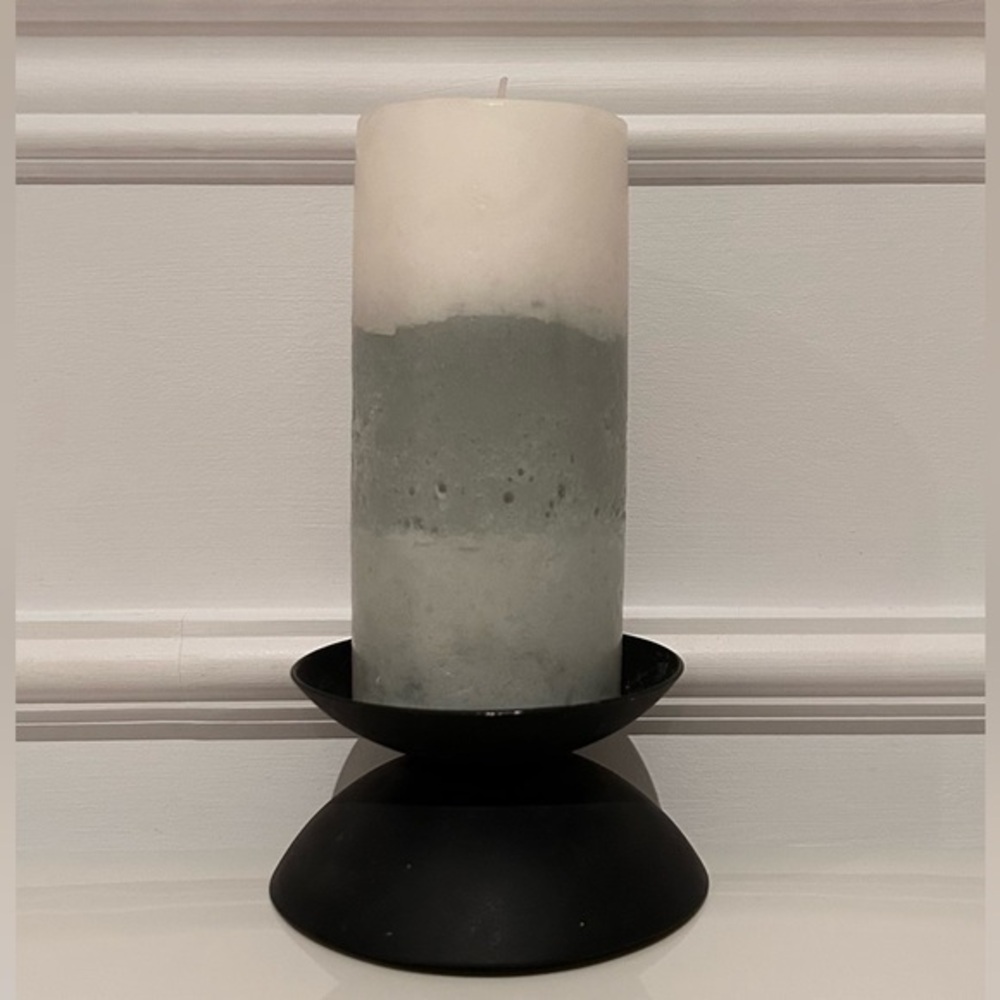 Black Metal Candle Holder with White and 2-Tone Gray Candle